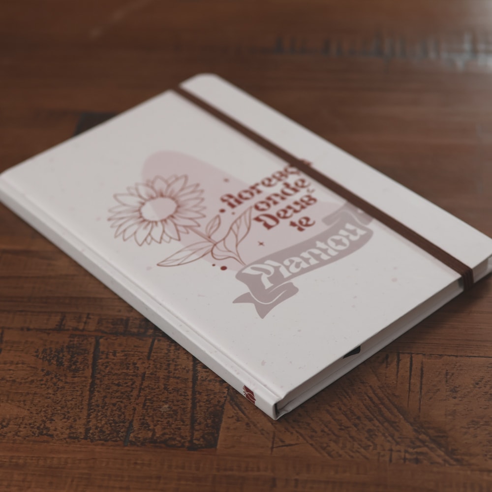 Capa de Caderno Moleskine | Com Pauta | Floresça Onde Deus Te Plantou — item do Kit Bíblia de Estudo Para o Cotidiano da Mulher | NVA | Full Collor | Capa Dura Preta + Caderno Moleskine | Com Pauta | Floresça Onde Deus Te Plantou + Devocional Uma Vida Abençoada | Kelly Minter · foto 3