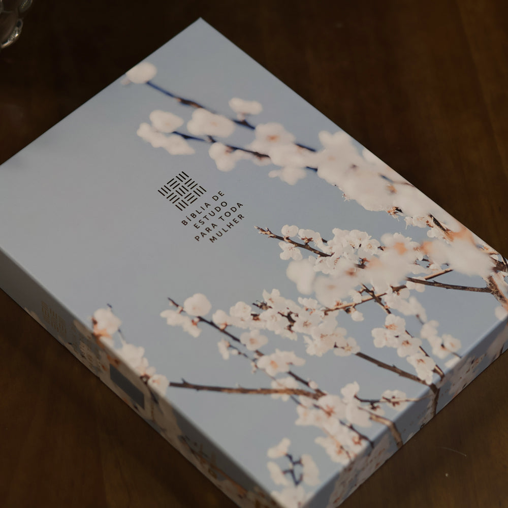 Capa de Bíblia de Estudo Para Toda Mulher | NVT | Capa Azul — item do Kit Bíblia de Estudo Para Toda Mulher | NVT | Capa Azul + A Força de Uma Mulher | Lauren Crews · foto 3