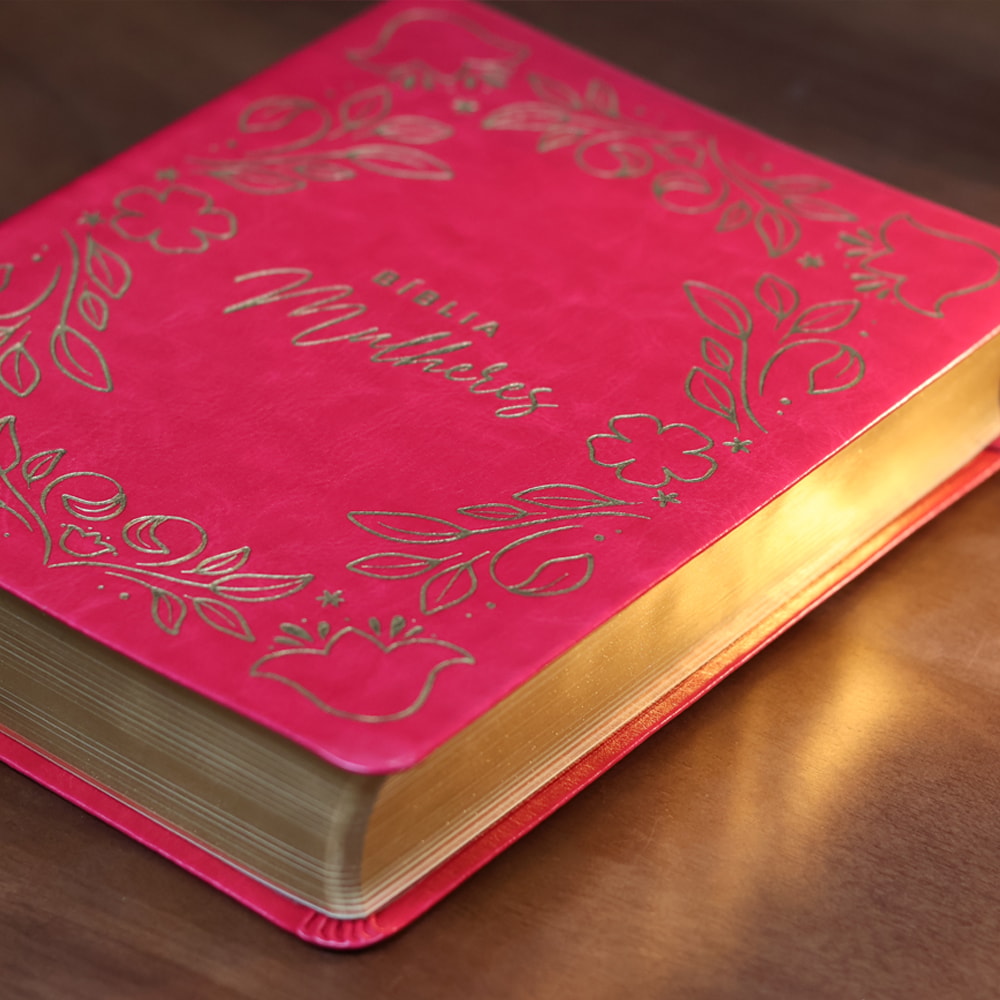 Capa de Bíblia Mulheres Frame e Floral | Viviane Martinello | NVT | Espaço Para Anotações | Capa Luxo Rosa — item do Kit Bíblia Mulheres Frame e Floral | NVT | Capa Luxo Rosa + Box Mulheres | Viviane Martinello · foto 5