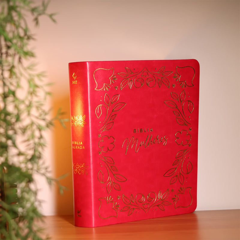 Capa de Bíblia Mulheres Frame e Floral | Viviane Martinello | NVT | Espaço Para Anotações | Capa Luxo Rosa — item do Kit Bíblia Mulheres Frame e Floral | NVT | Capa Luxo Rosa + Box Mulheres | Viviane Martinello · foto 2