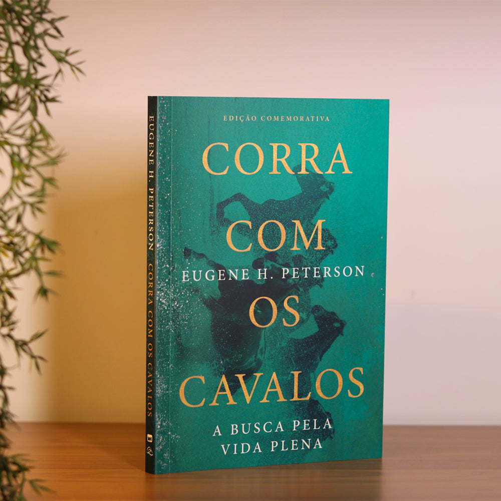 Capa de Corra Com Os Cavalos | Eugene H. Peterson | Edição Comemorativa — item do Kit Bíblia Sagrada | ACF | Letra Normal | Capa Luxo Preta + Corra Com Os Cavalos | Eugene H. Peterson | Edição Comemorativa · foto 2
