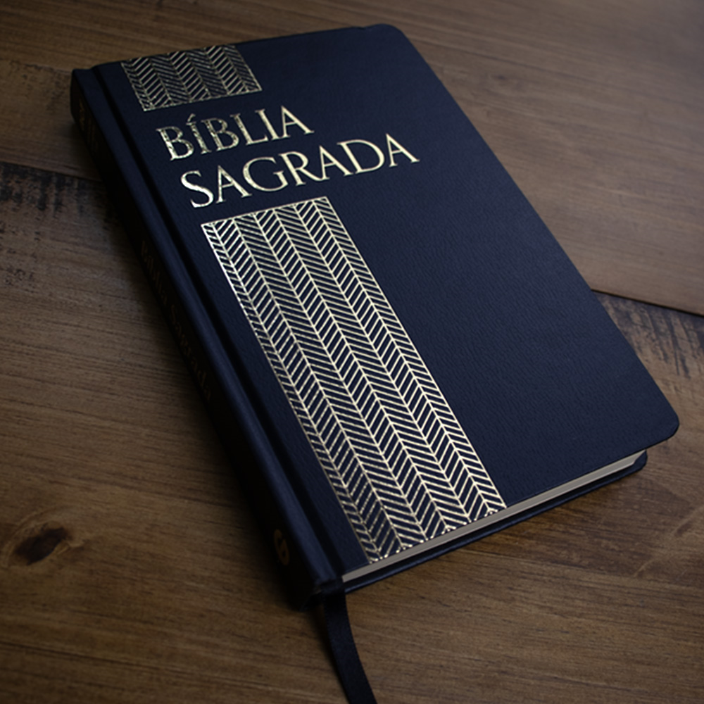 Capa de Bíblia Sagrada | ACF | Letra Normal | Capa Luxo Preta — item do Kit Bíblia Sagrada | ACF | Letra Normal | Capa Luxo Preta + Corra Com Os Cavalos | Eugene H. Peterson | Edição Comemorativa · foto 2