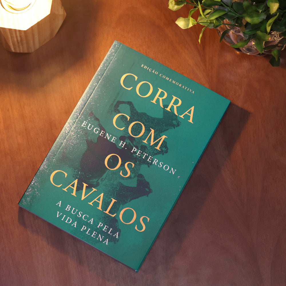Capa de Corra Com Os Cavalos | Eugene H. Peterson | Edição Comemorativa — item do Kit Bíblia Sagrada | ACF | Letra Normal | Capa Luxo Preta + Corra Com Os Cavalos | Eugene H. Peterson | Edição Comemorativa · foto 3