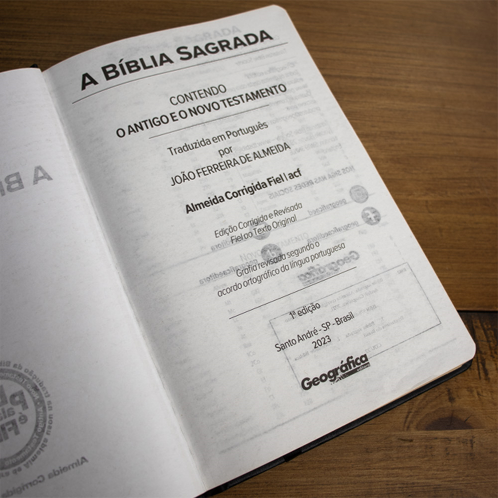 Capa de Bíblia Sagrada | ACF | Letra Normal | Capa Luxo Preta — item do Kit Bíblia Sagrada | ACF | Letra Normal | Capa Luxo Preta + Corra Com Os Cavalos | Eugene H. Peterson | Edição Comemorativa · foto 4