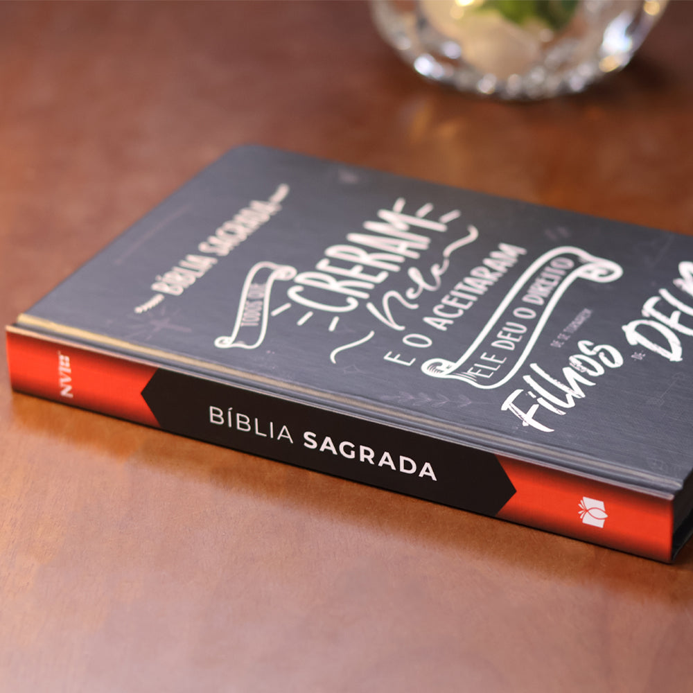 Capa de Bíblia Sagrada Creram Nele | NVI | Letra Normal | Capa Dura Preta — item do Kit Bíblia Sagrada Creram Nele | NVI | Letra Normal | Capa Dura Preta · foto 4