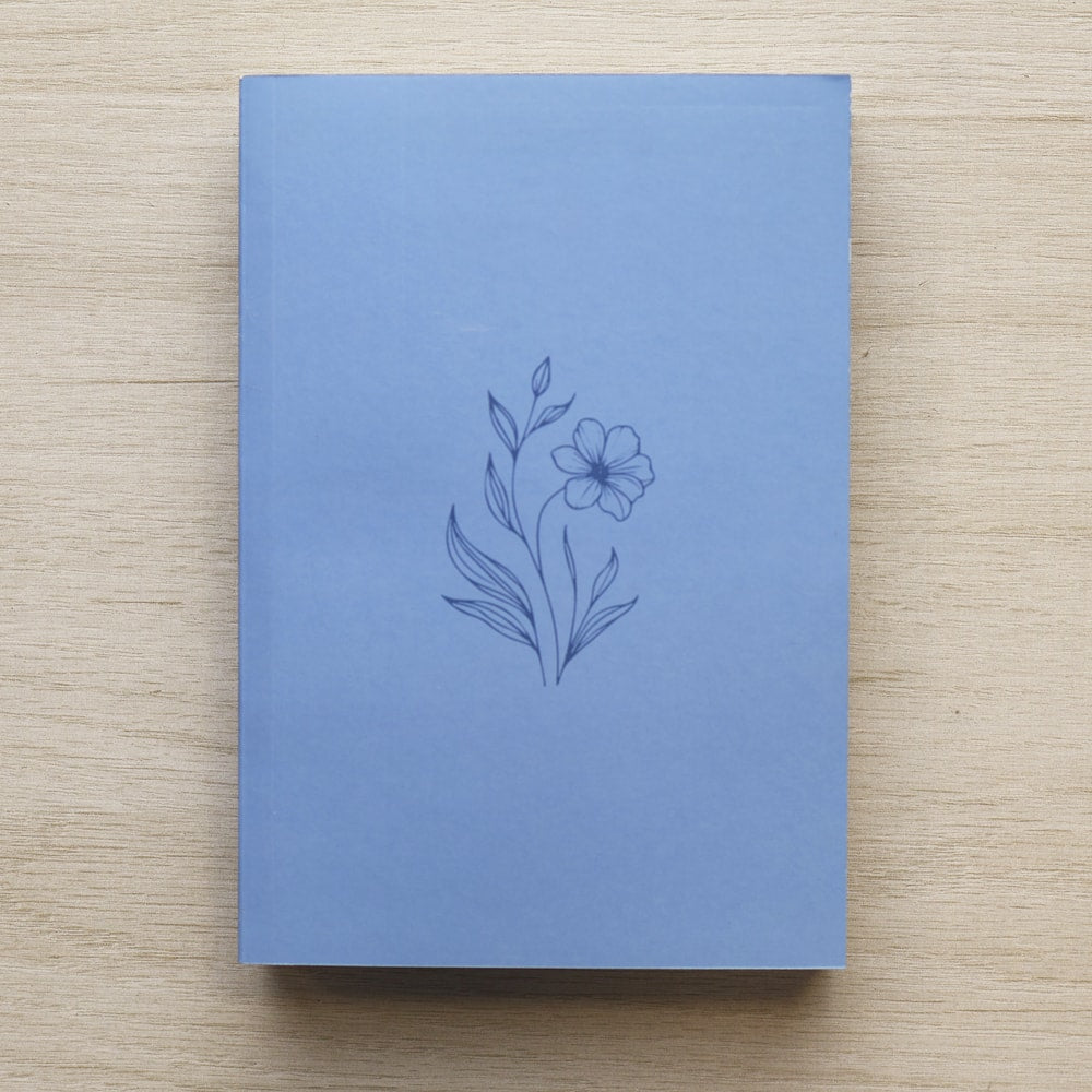 Capa de Bíblia Sagrada Flor Minimalista Azul | NAA | Letra Normal | Capa Ilustrada — item do Kit Bíblia Sagrada Flor Minimalista Azul | NAA | Letra Normal | Capa Ilustrada 10un · foto 2