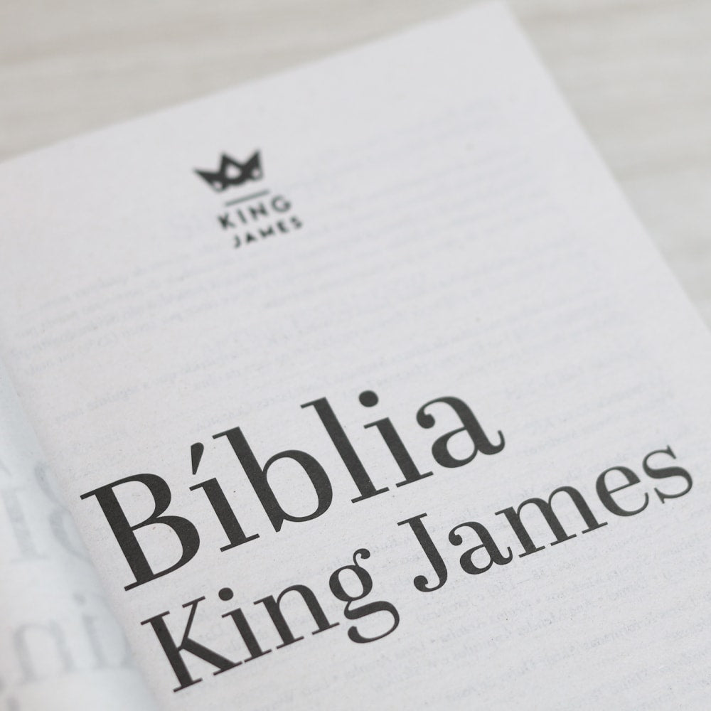 Capa de Bíblia Sagrada Flores | King James | Letra Normal | Capa Brochura — item do Kit Bíblia Sagrada Flores | King James | Letra Normal | Capa Brochura 10un · foto 5