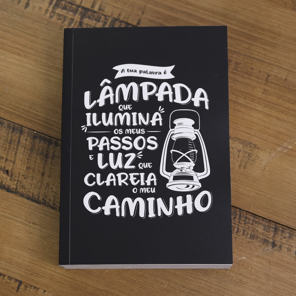 Capa de Bíblia Sagrada Lâmpada Salmos 119 | NAA | Letra Normal | Capa Ilustrada — item do Kit Bíblia Sagrada Lâmpada Salmos 119 | NAA | Letra Normal | Capa Ilustrada 10un · foto 2