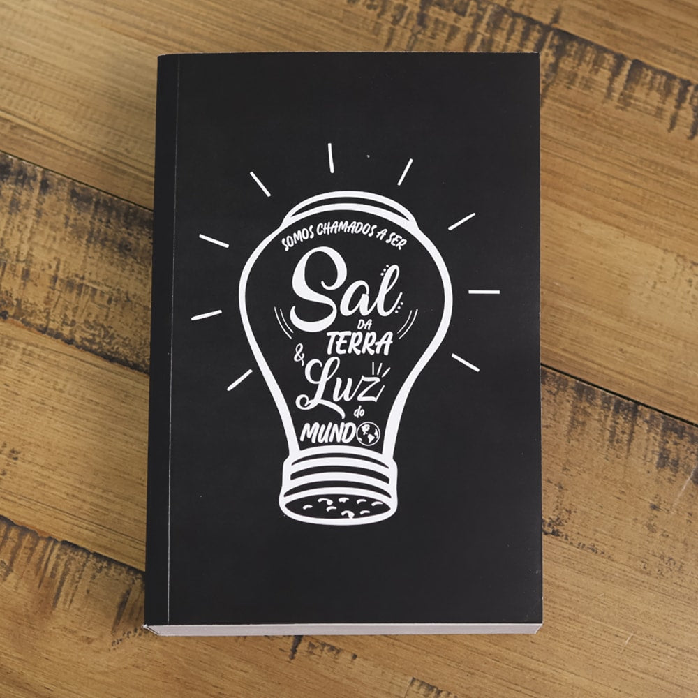 Capa de Bíblia Sagrada Sal da Terra e Luz do Mundo | NAA | Letra Normal | Capa Ilustrada — item do Kit Bíblia Sagrada Sal da Terra e Luz do Mundo | NAA | Letra Normal | Capa Ilustrada 10un · foto 2