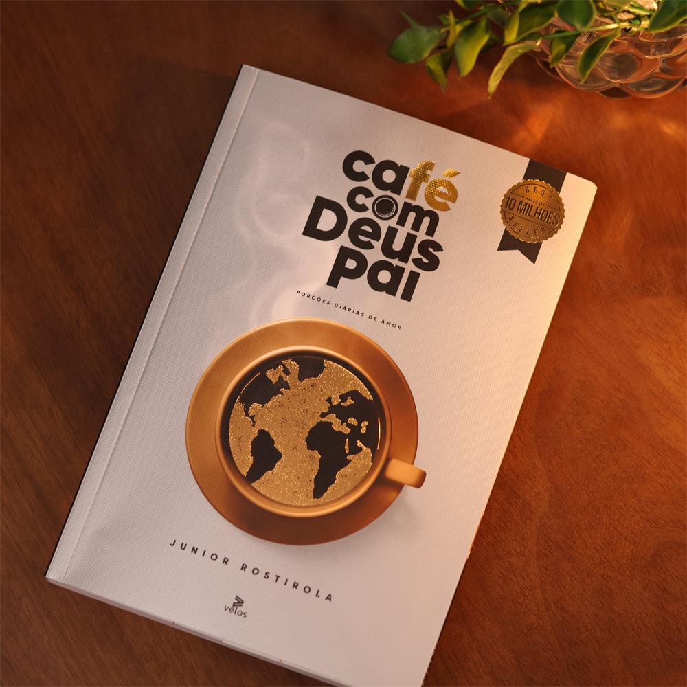 Capa de Café Com Deus Pai 2026 | Porções Diárias de Amor | Junior Rostirola — item do Kit Bíblia Sagrada Slim | NVI | Letra Normal | Capa Luxo Marrom + Café Com Deus Pai 2026 | Porções Diárias de Amor | Junior Rostirola · foto 3