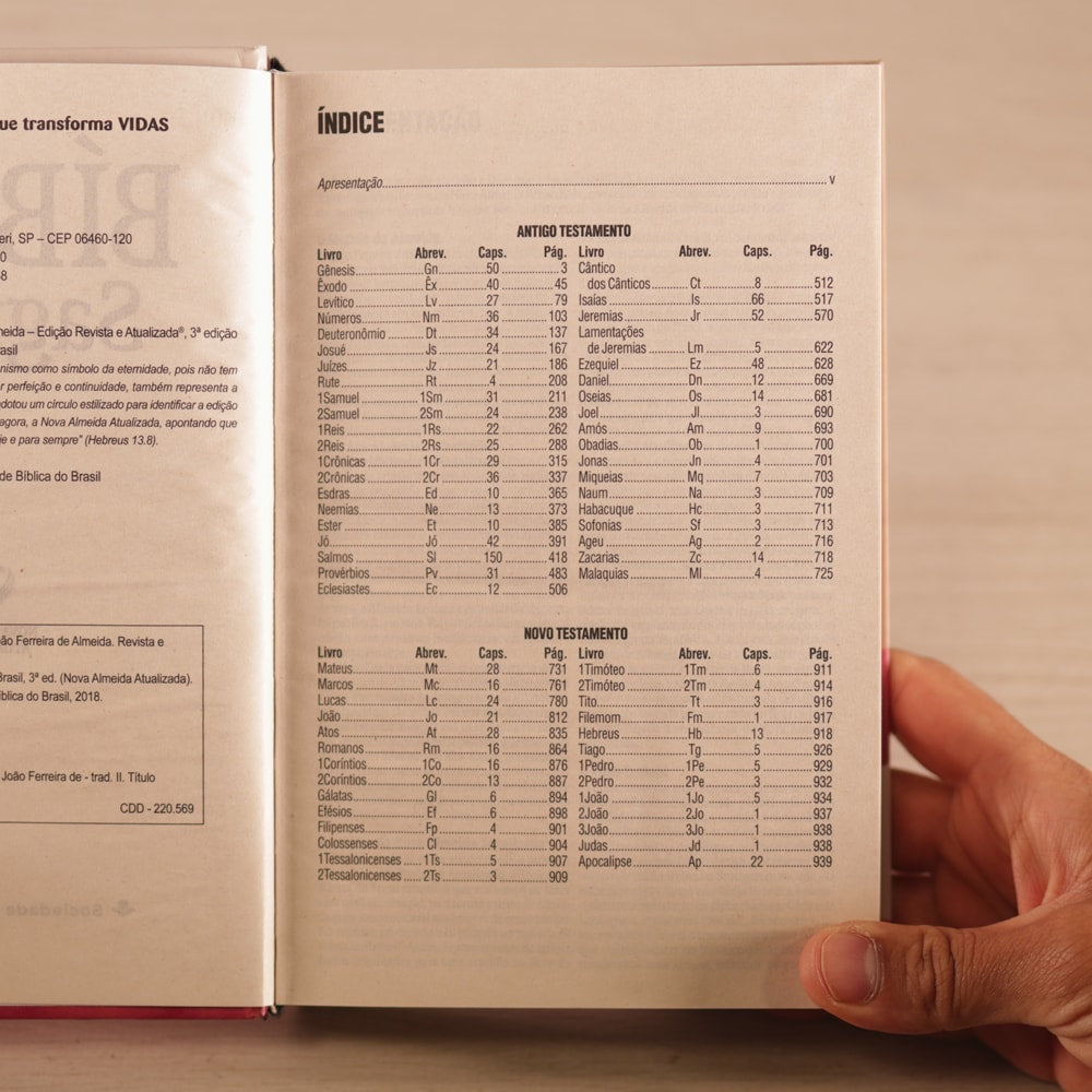 Capa de Bíblia Sagrada Tuas Consolações | NAA | Letra Normal | Capa Dura — item do Kit Bíblia Sagrada Tuas Consolações | NAA | Letra Normal | Capa Dura 10un · foto 4