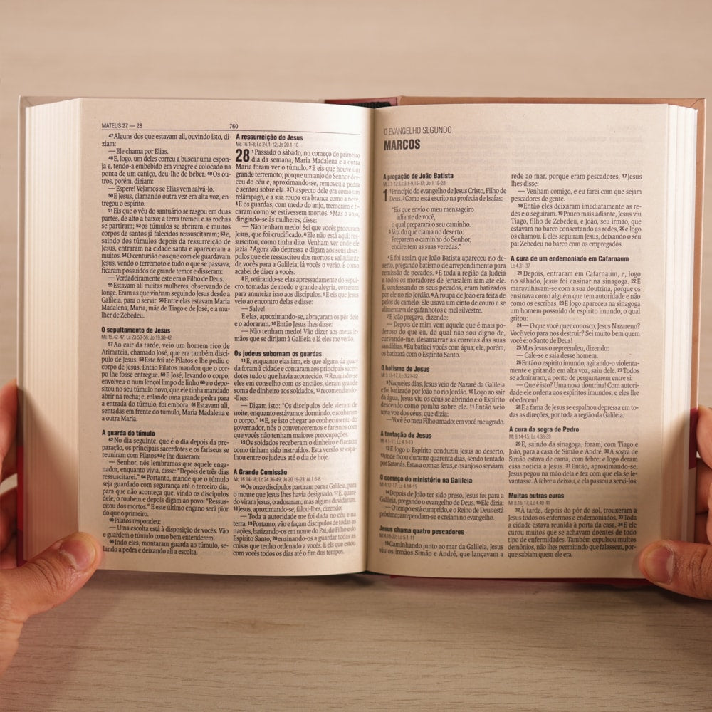 Capa de Bíblia Sagrada Tuas Consolações | NAA | Letra Normal | Capa Dura — item do Kit Bíblia Sagrada Tuas Consolações | NAA | Letra Normal | Capa Dura 10un · foto 5