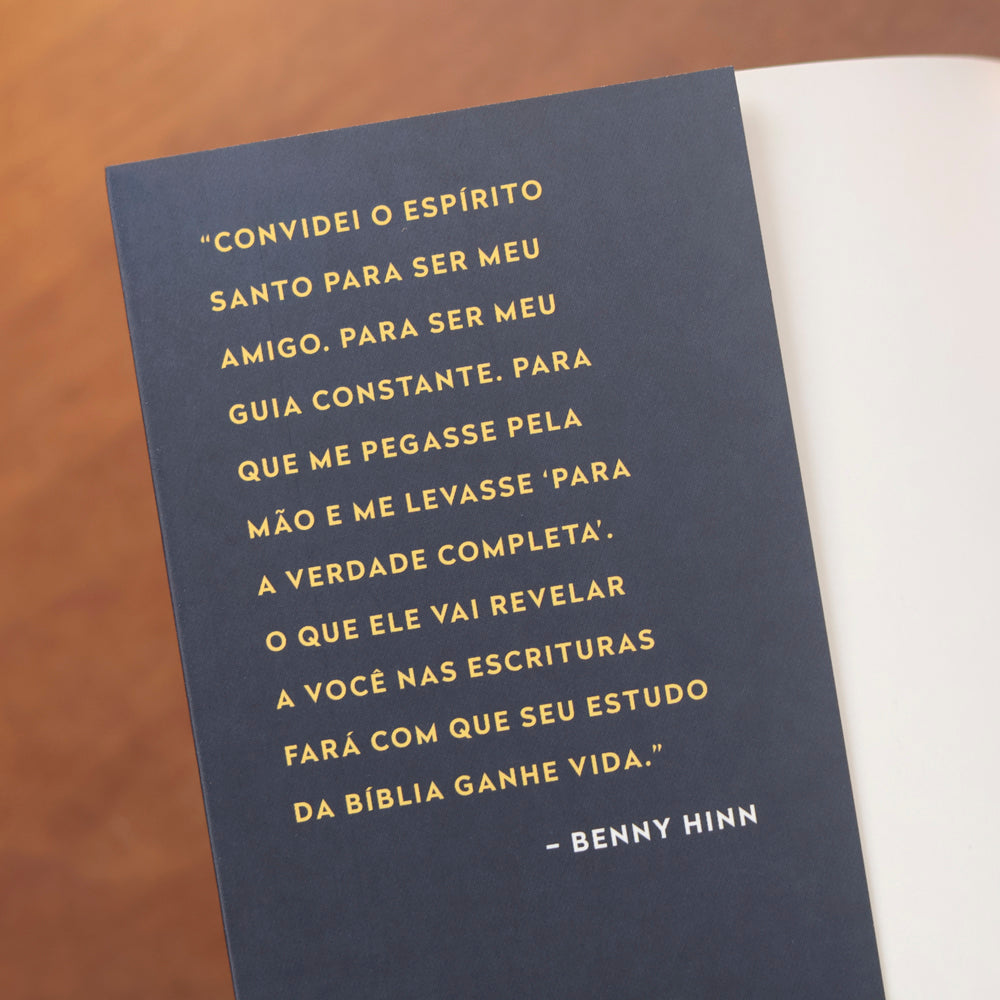 Capa de Bom dia Espírito Santo | Benny Hinn — item do Kit Bom dia Espírito Santo | Benny Hinn + Bloco de Anotações Ele Ressuscitou | Capa Brochura · foto 5
