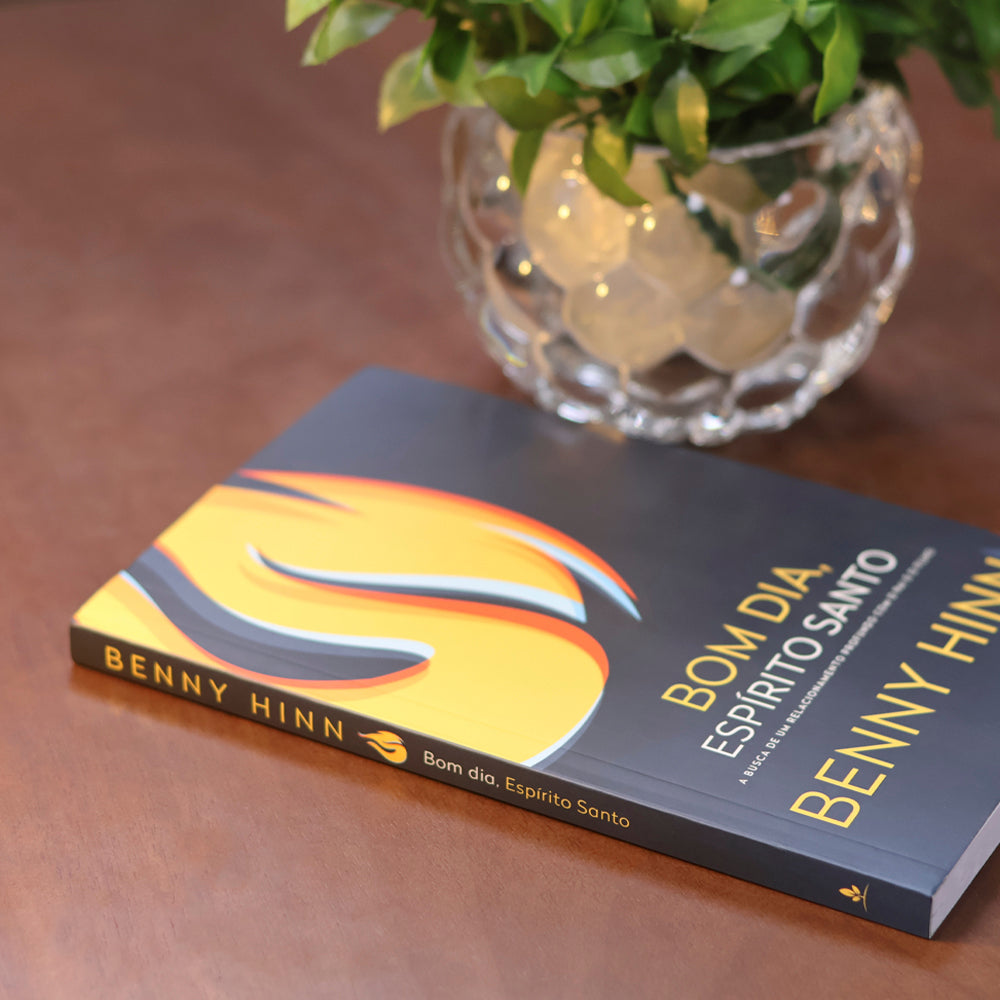 Capa de Bom dia Espírito Santo | Benny Hinn — item do Kit Bom dia Espírito Santo | Benny Hinn + Bloco de Anotações Ele Ressuscitou | Capa Brochura · foto 4