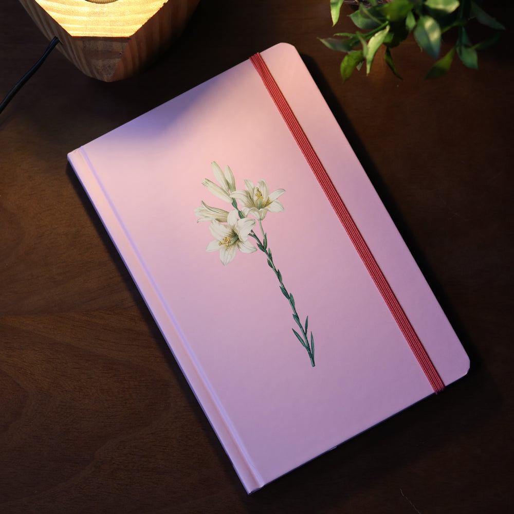 Capa de Caderno Moleskine Rosa | Com Pauta | Capa Lírios — item do Kit Caderno Moleskine Rosa | Com Pauta | Capa Lírios + Mulheres Improváveis | Viviane Martinello · foto 3