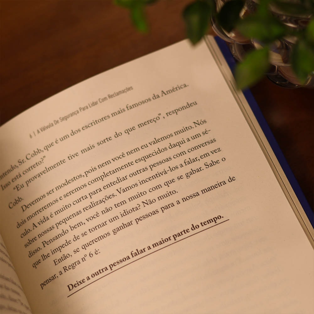 Capa de Como Fazer Amigos e Influenciar Pessoas | Dale Carnegie — item do Kit Como Fazer Amigos e Influenciar Pessoas | Dale Carnegie 10un · foto 9