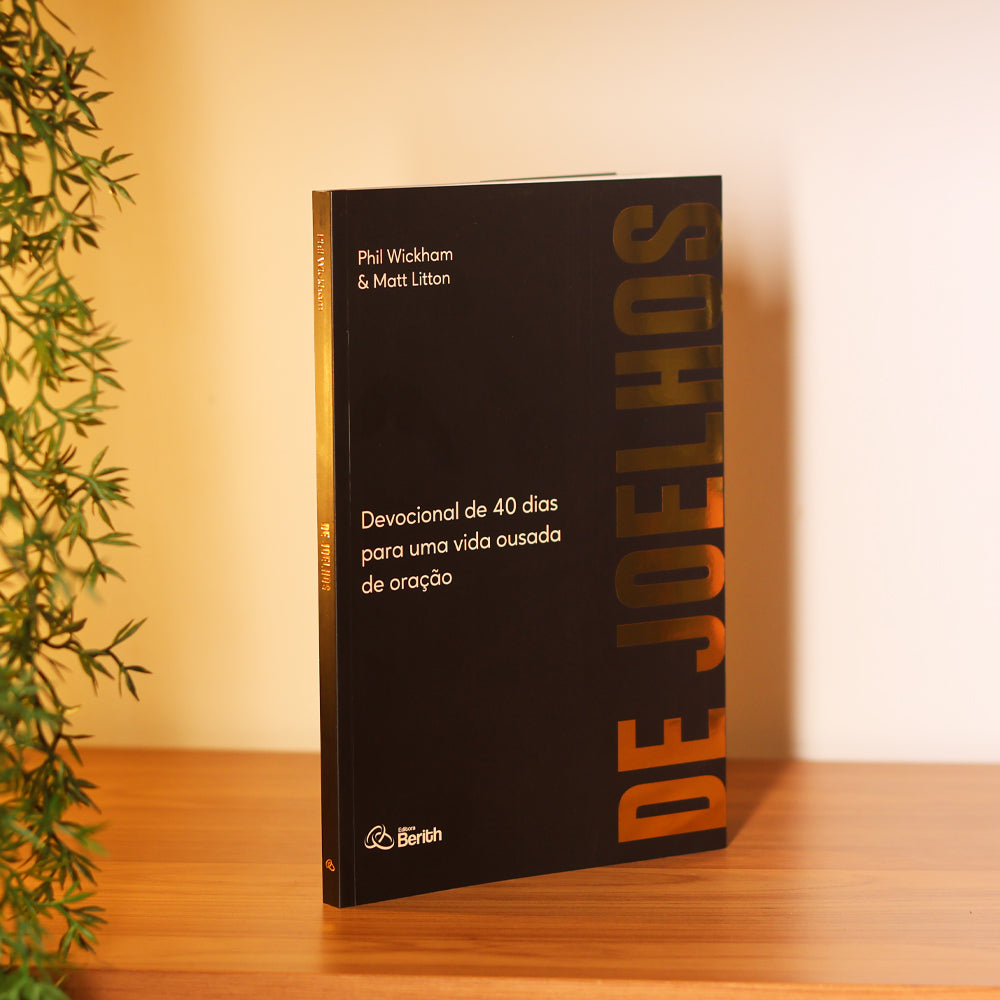 Capa de Devocional De Joelhos | Phil Wickham e Matt Litton — item do Kit Devocional De Joelhos | Phil Wickham e Matt Litton + Grátis Bloco de Anotações Ele Vive · foto 2