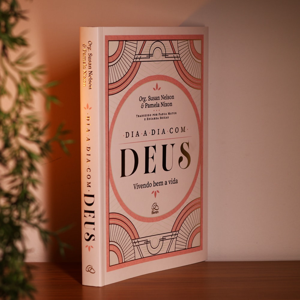 Capa de Devocional Dia a Dia Com Deus | Susan Nelson e Pamela Nixon — item do Kit Devocional Dia a Dia Com Deus | Susan Nelson e Pamela Nixon + Caderno de Oração | Berith + A Decisão Mais Importante que Você Deve Tomar | Joyce Meyer · foto 2