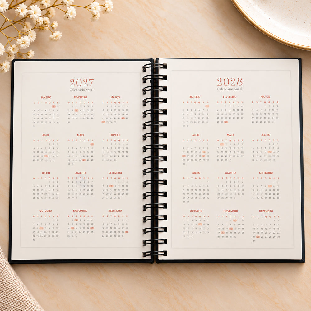 Capa de Planner Contando os Meus Dias | Capa Preta Lírio do Vale — item do Kit Devocional Moldadas | 365 Dias com as Mulheres da Bíblia | Rute Salviano + Planner Contando os Meus Dias | Capa Preta Lírio do Vale · foto 4