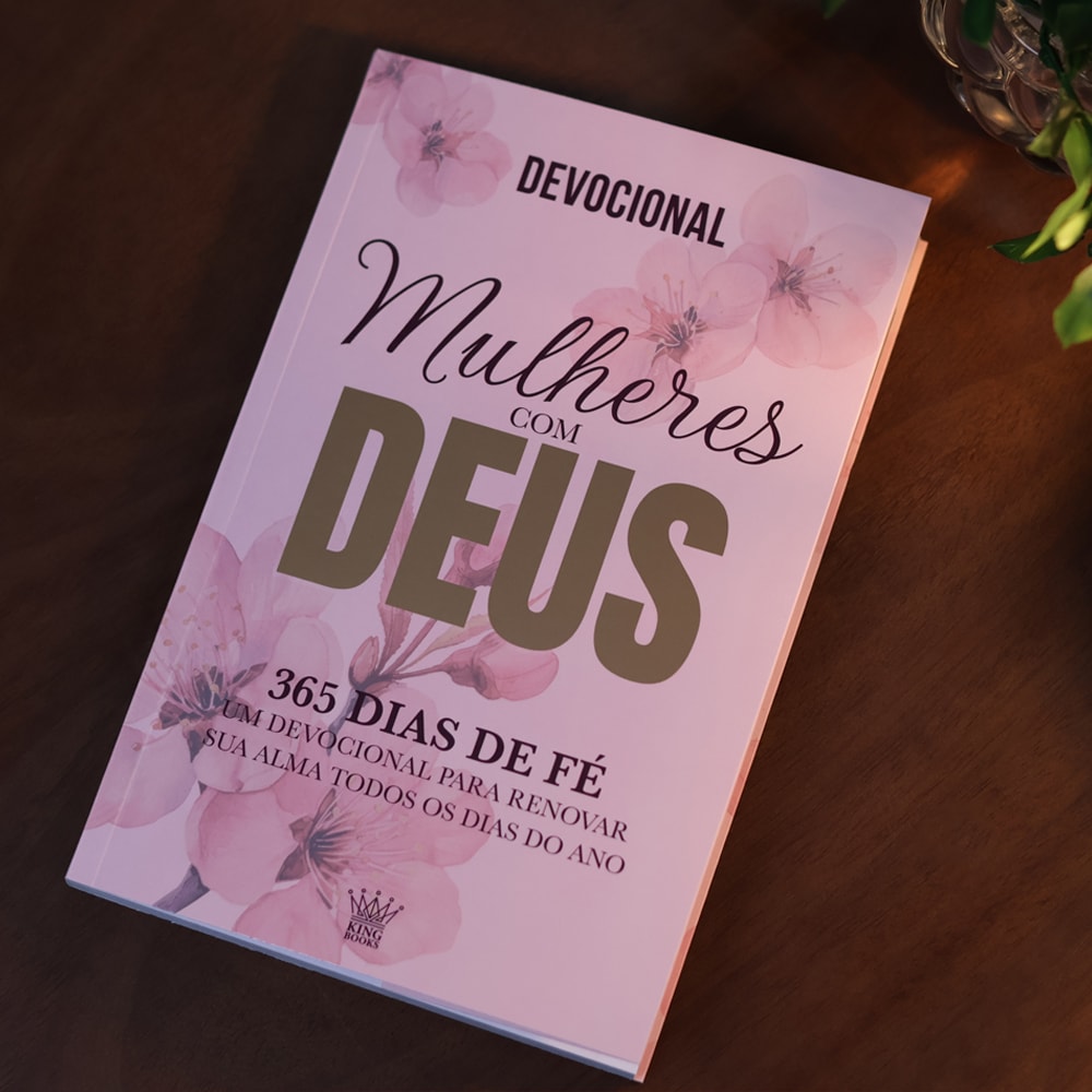 Capa de Devocional Mulheres Com Deus | 365 Dias de Fé — item do Kit Devocional Mulheres Com Deus | 365 Dias de Fé + Mulheres Improváveis | Viviane Martinello · foto 3