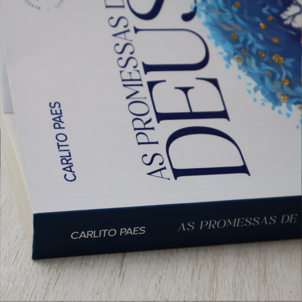 Capa de Devocional As Promessas de Deus  | Carlito Paes — item do Kit Dia dos Pais - Bíblia Sagrada Lettering | NVI | Capa Brochura Azul + Devocional As Promessas de Deus | Carlito Paes · foto 5