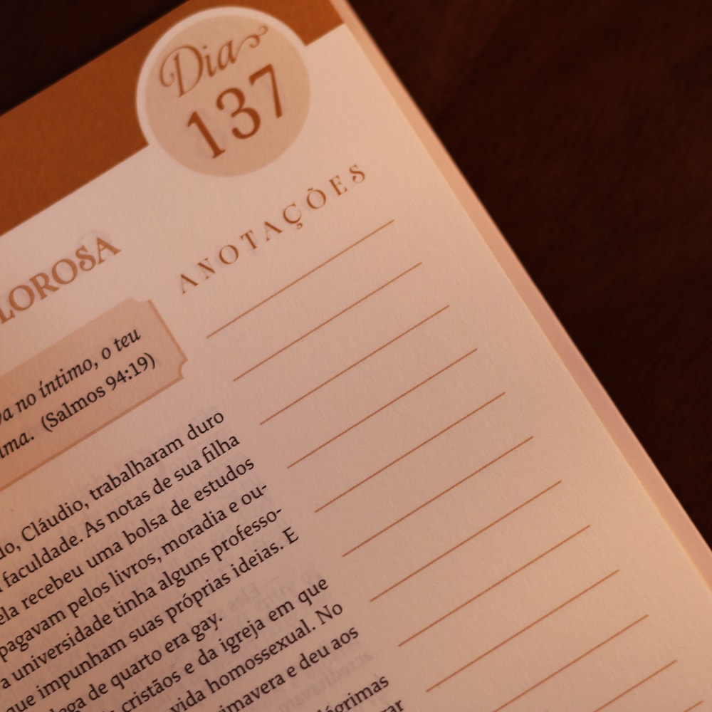Capa de Devocional Dia a Dia Com Deus | Susan Nelson e Pamela Nixon — item do Kit Experiência do Lar | Edição Memorial | Devi Titus e Trina Titus Lozano + Devocional Dia a Dia Com Deus | Susan Nelson e Pamela Nixon · foto 7
