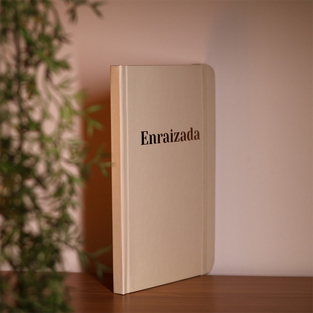 Capa de Moleskine | Enraizada | Viviane Martinello — item do Kit Feminina | Karine Rizzardi + Moleskine Enraizada | Viviane Martinello · foto 2