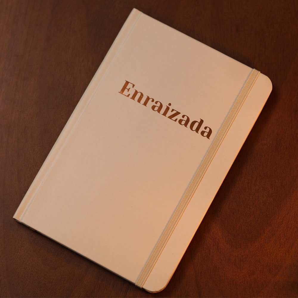 Capa de Moleskine | Enraizada | Viviane Martinello — item do Kit Feminina | Karine Rizzardi + Moleskine Enraizada | Viviane Martinello · foto 3
