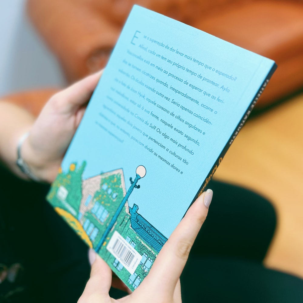 Capa de O Horizonte Mora em um Dia Cinza | Tatielle Katluryn — item do Kit Meu Sol de Primavera | Queren Ane + O Horizonte Mora em um Dia Cinza | Tatielle Katluryn + As Estrelas Sempre Brilham Acima das Nuvens Escuras | Pat Müller · foto 6