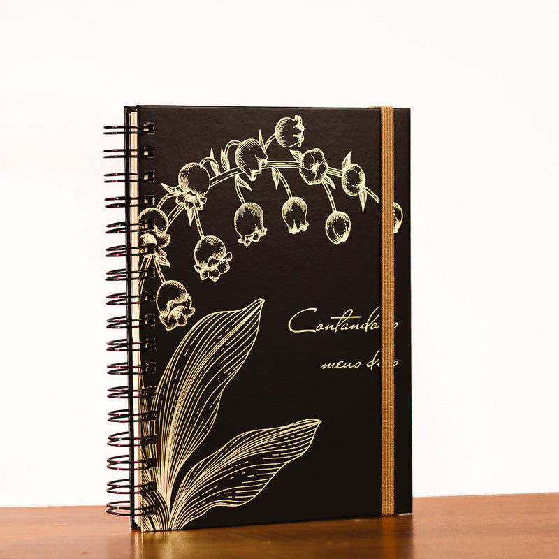 Capa de Planner Contando os Meus Dias | Capa Preta Lírio do Vale — item do Kit Planner Contando os Meus Dias | Capa Preta Lírio do Vale + Mulheres Improváveis | Viviane Martinello · foto 2