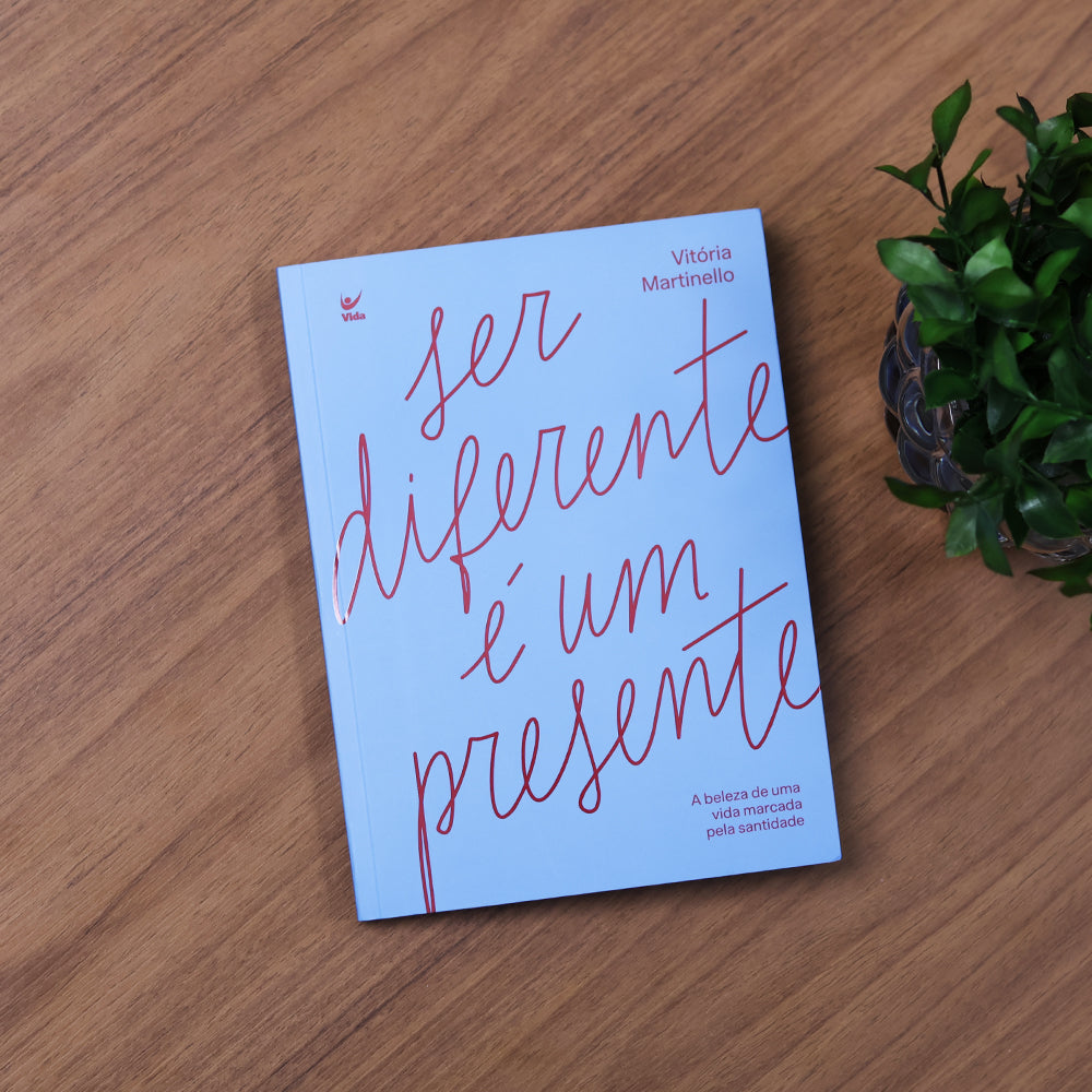 Capa de Ser Diferente é Um Presente | Vitória Martinello — item do Kit Ser Diferente é Um Presente | Vitória Martinello + A Força de Uma Mulher | Lauren Crews · foto 3